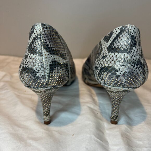 Vince Camuto Gray Snakeskin Gold Metallic Low Pumps, Size 8 1/2M - Picture 6 of 10